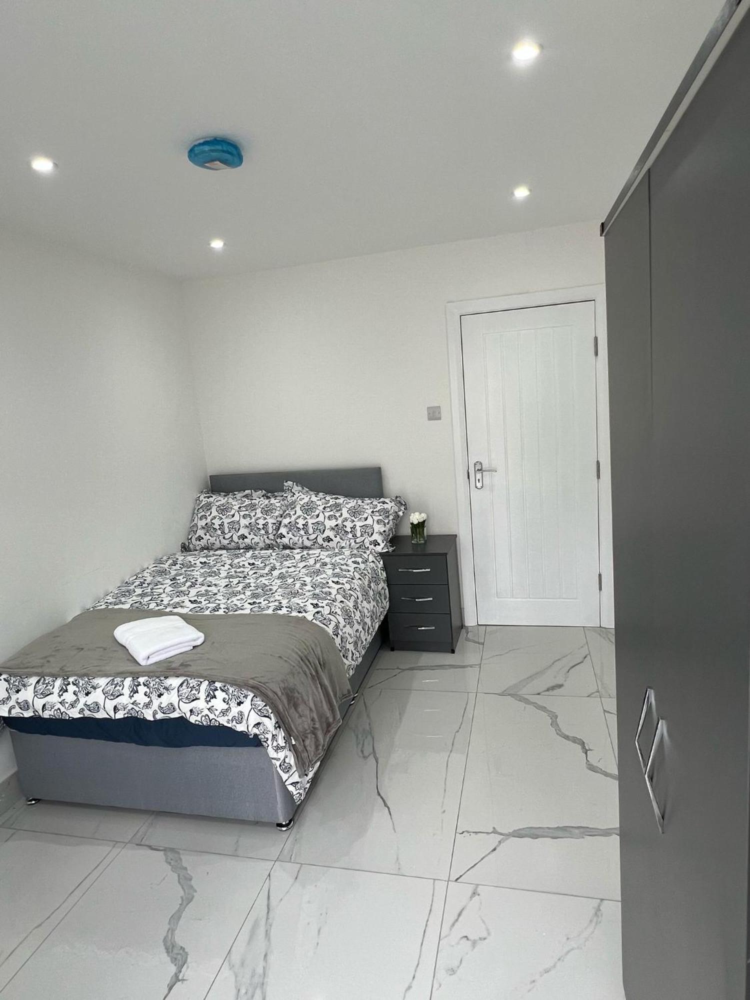 93 New Road Apartamento Harmondsworth Exterior foto