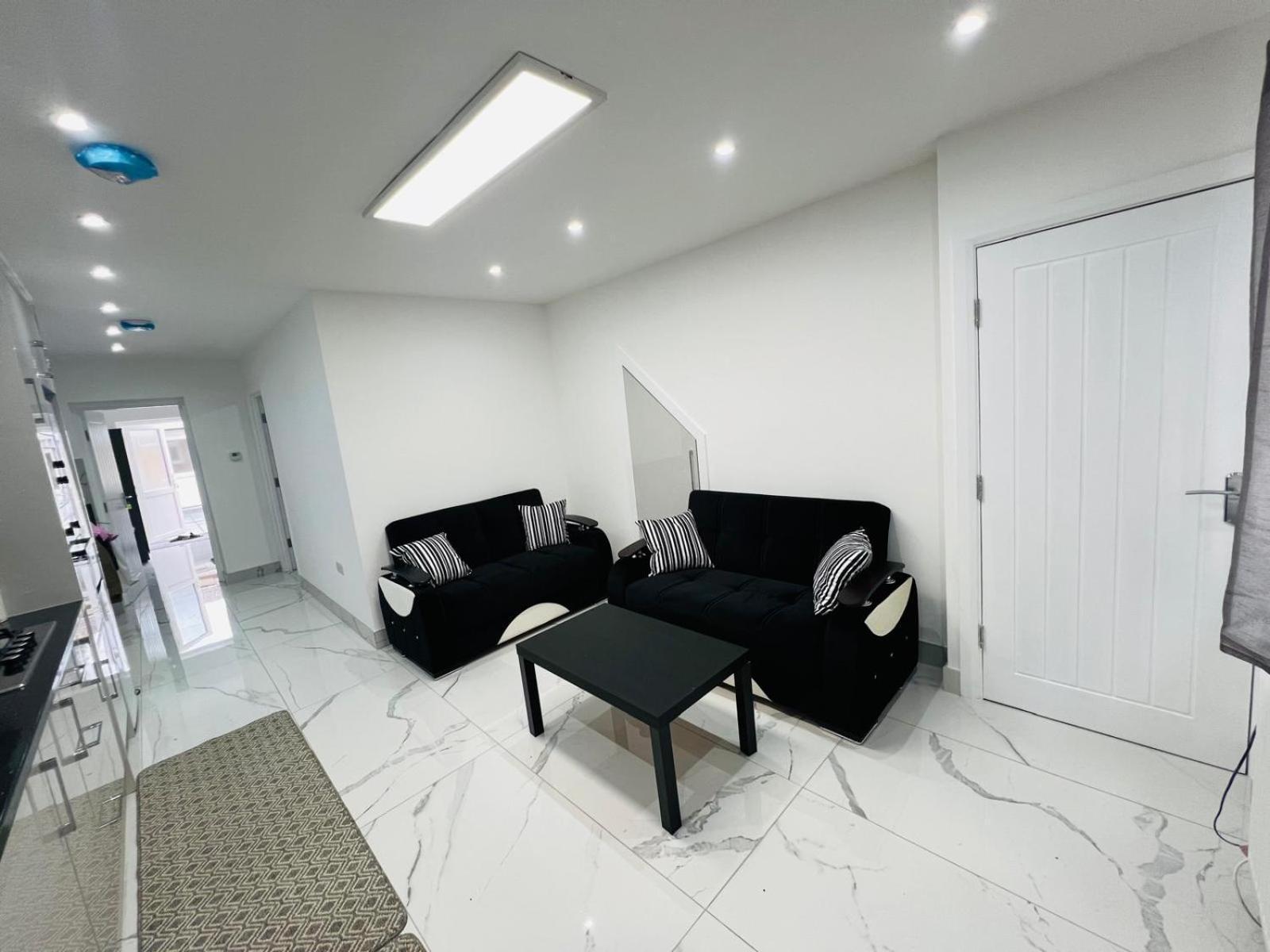 93 New Road Apartamento Harmondsworth Exterior foto